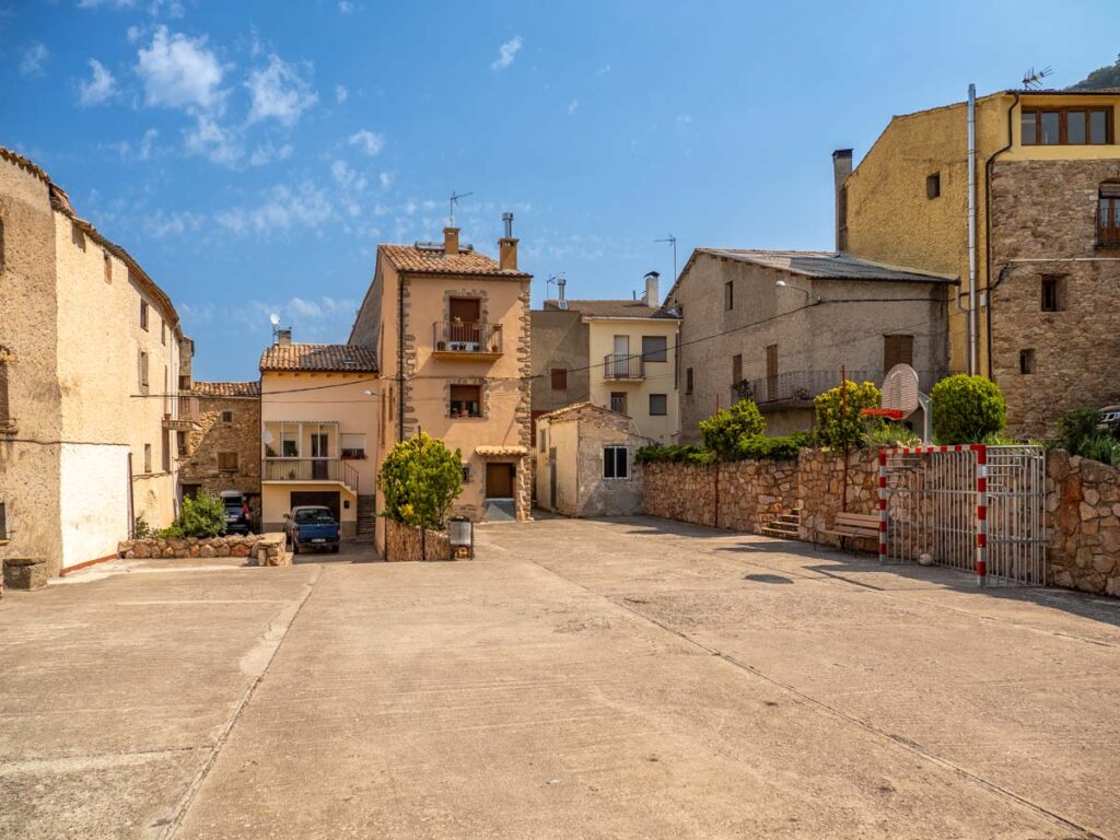 Benavent de la Conca, el pueblo acogido por el Roc