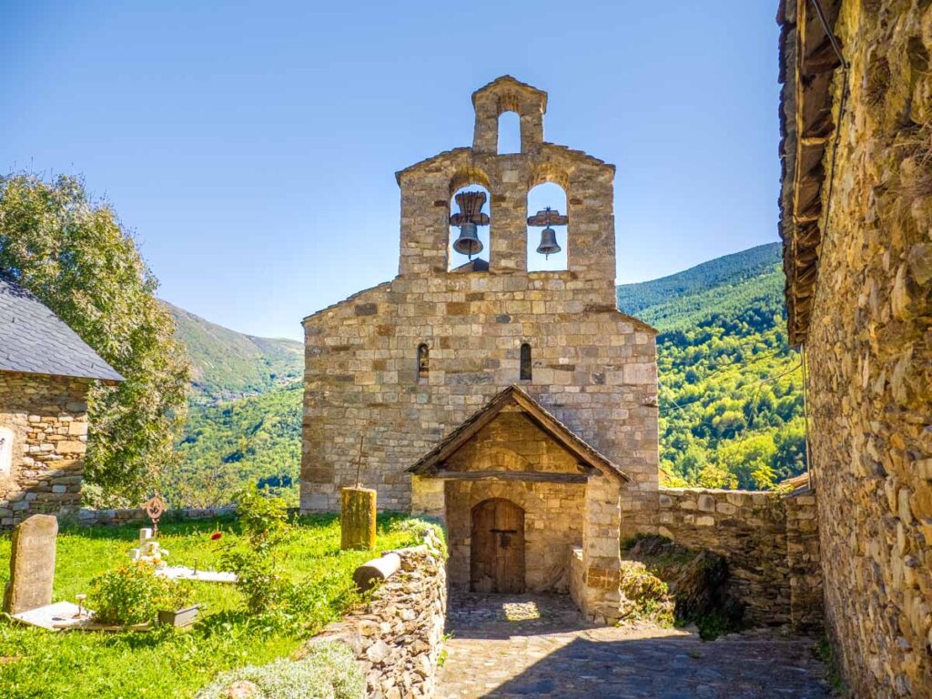 Iglesia románica Santa María de Cardet