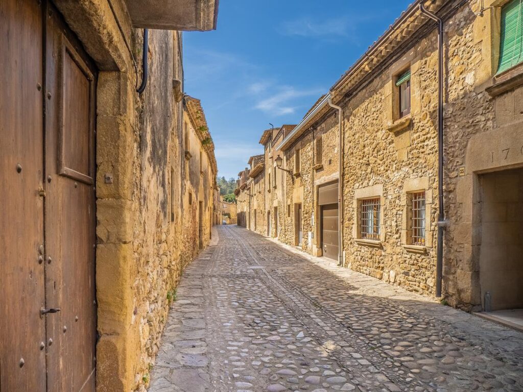 Vulpellac, entre portales góticos y callejones empedrados