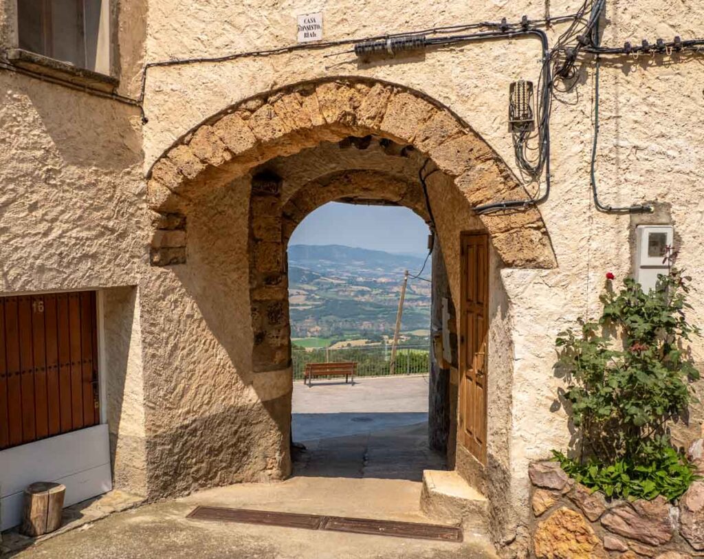 Benavent de la Conca, el poble acollit pel Roc