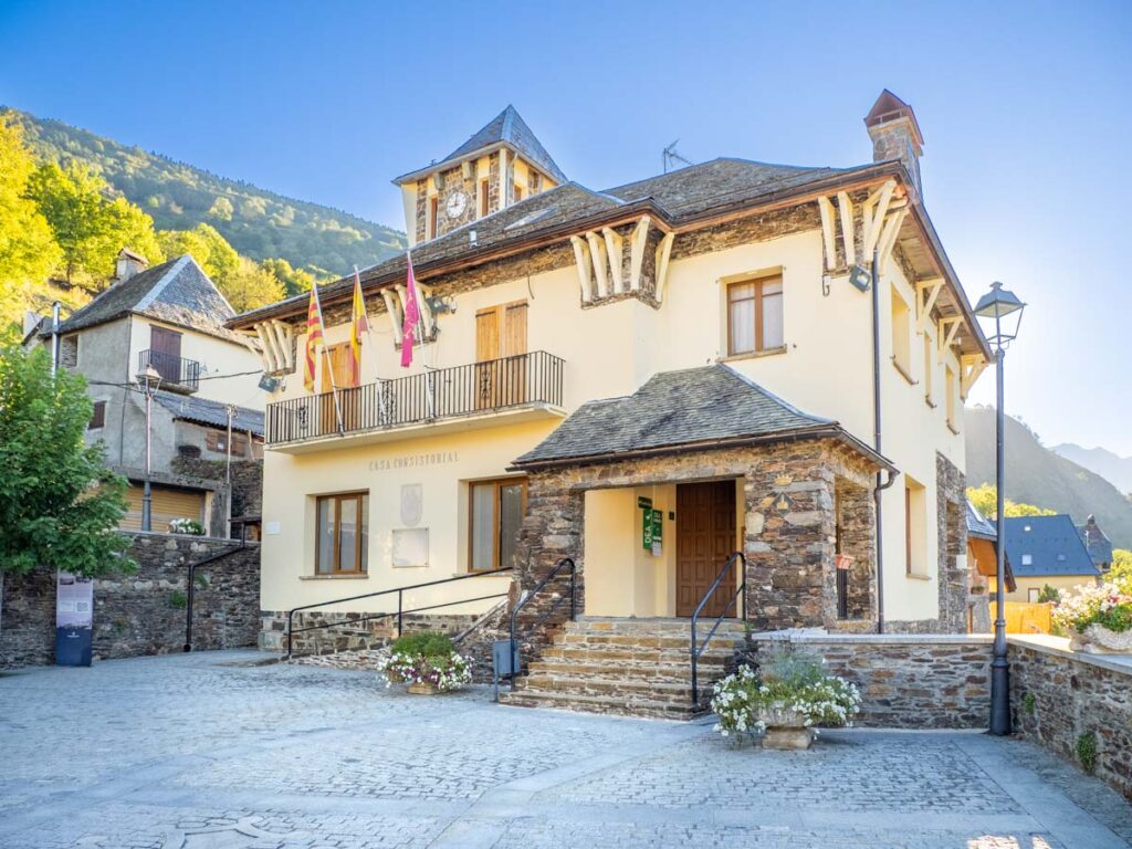 Casa dera Vila de Canejan