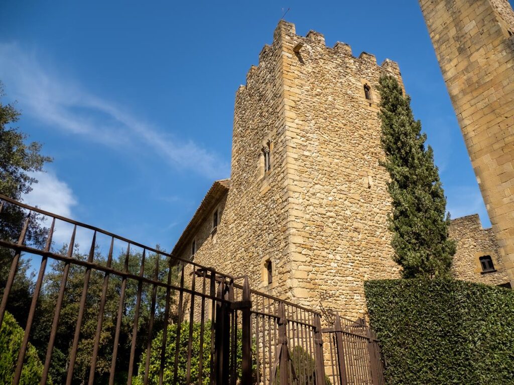 Vulpellac, entre portals gòtics i carrerons empedrats