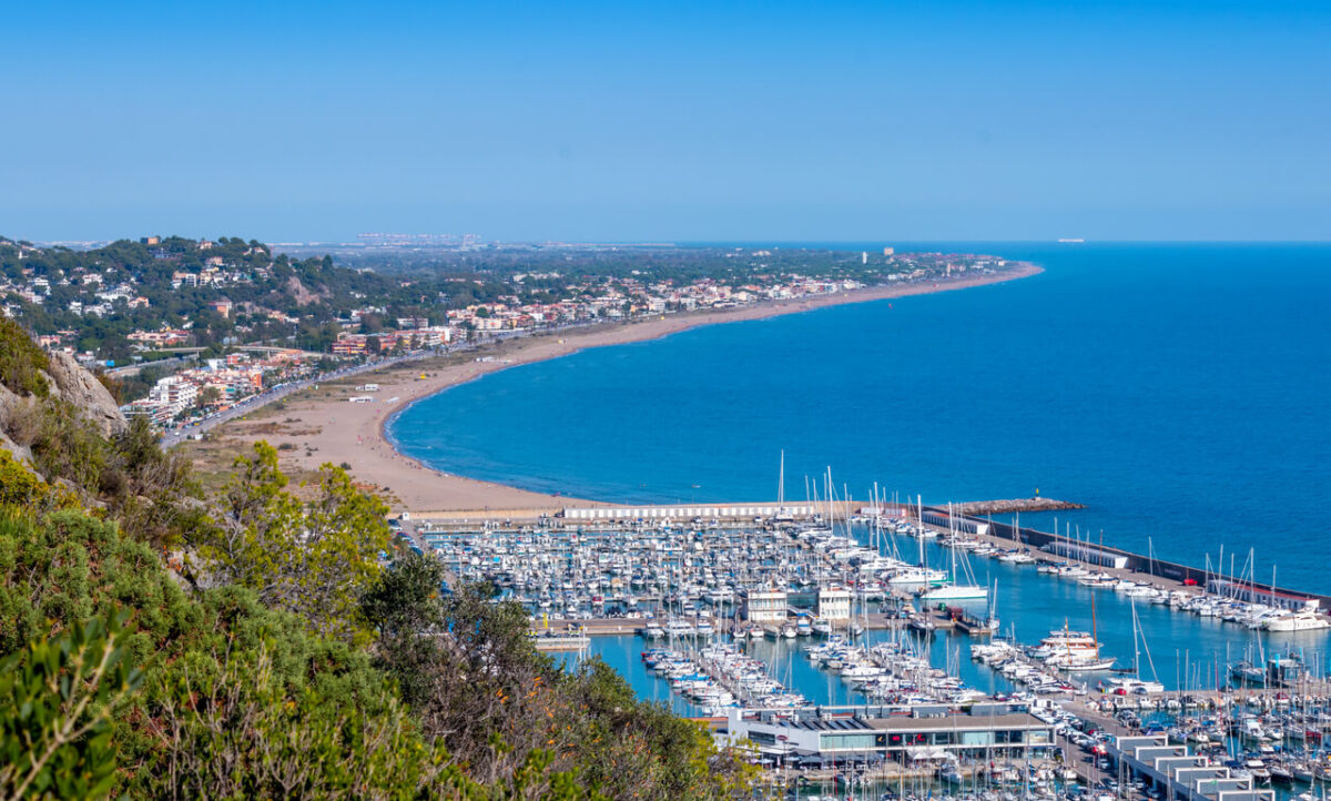 Castelldefels, turisme de mar i muntanya